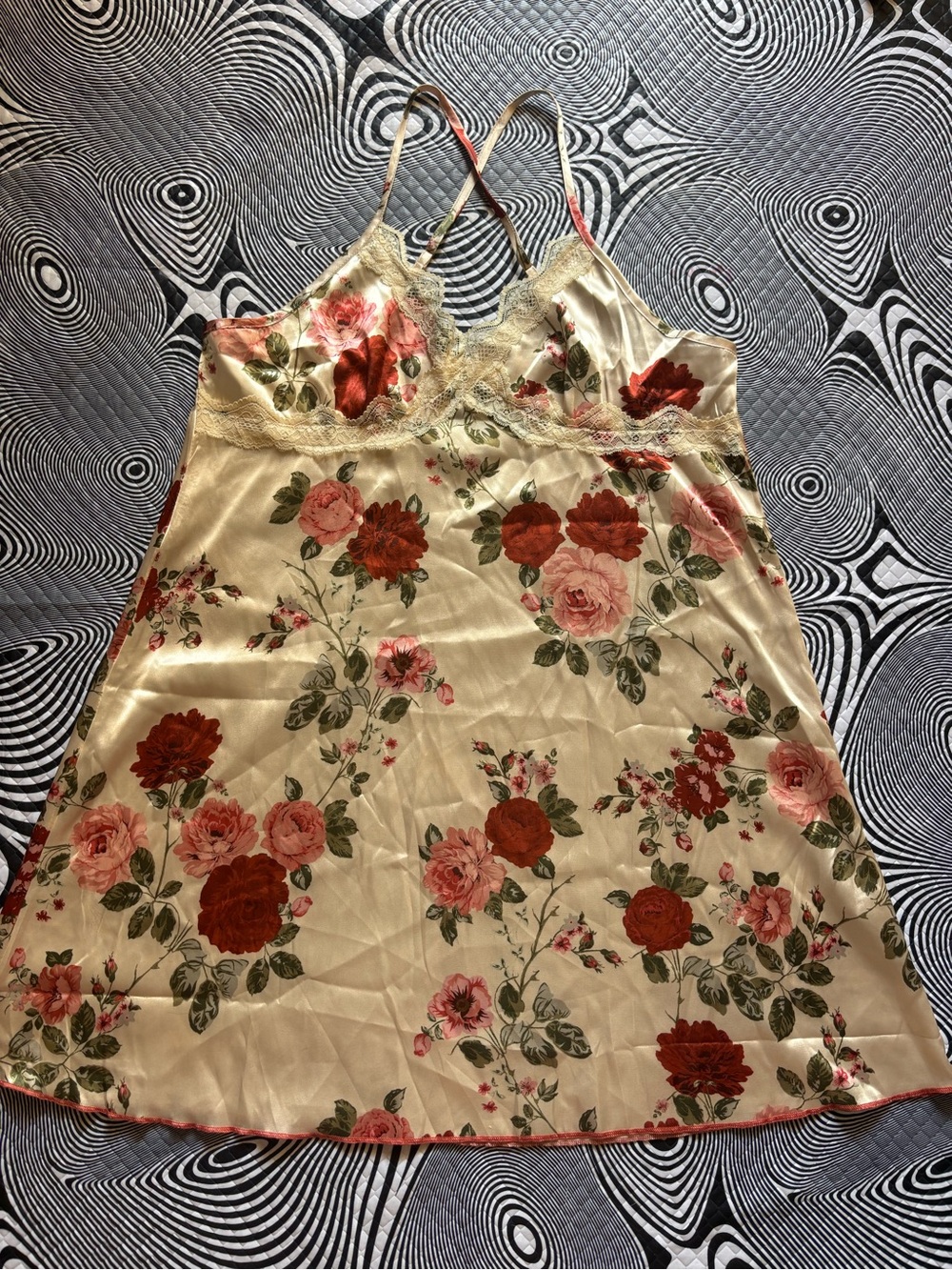 Floral Lace-Trim Satin Chemise Nightdress - Cream with Red Roses